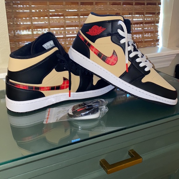 COPY - Air Jordan 1 Mid SE "Tartan Swoosh" sneakers New in Box - Picture 4 of 13